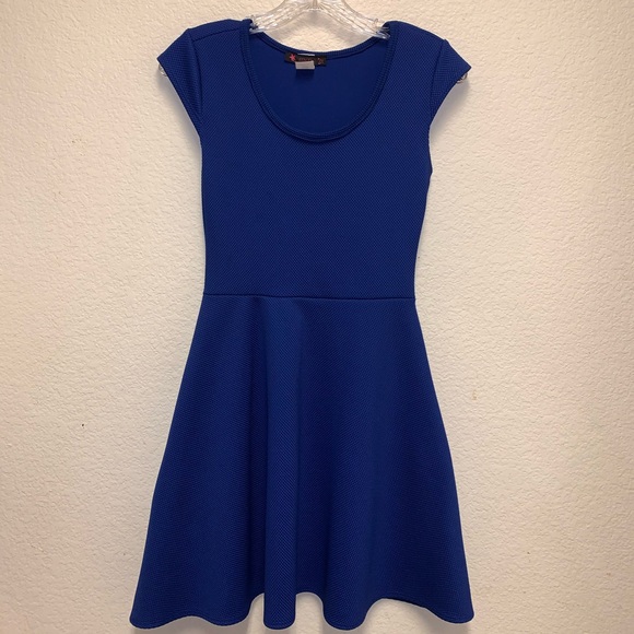 Myth Short Sleeve Skater Dress - Picture 2 of 4